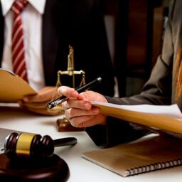 choosing-the-right-guardianship-lawyer-factors-to-consider-and-questions-to-ask